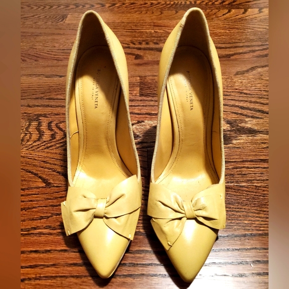 Bottega Shoes Bottega Yellow Bow Pumps Size 39 Us 85 Euc Poshmark